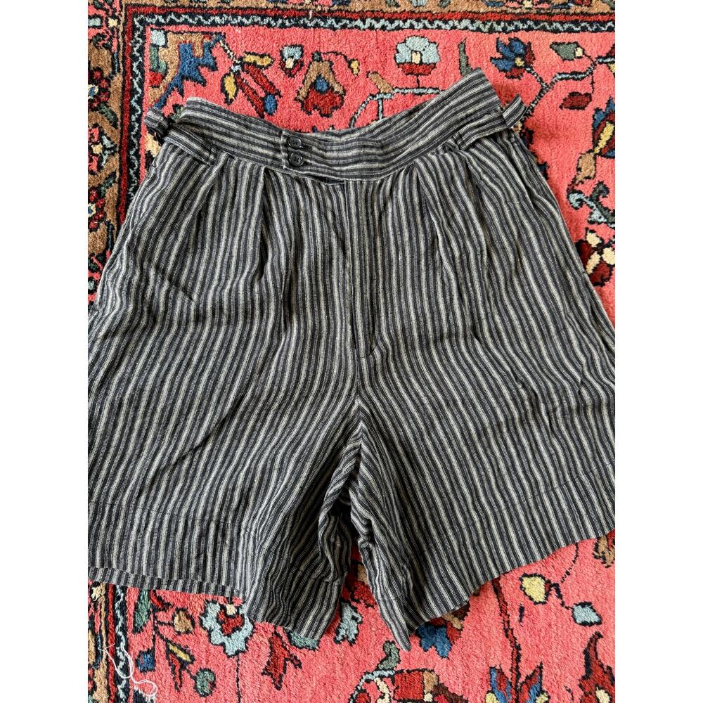 Vintage Women's 8 DKNY Linen pinstripe High rise Shorts Y2K 90s Donna Karan